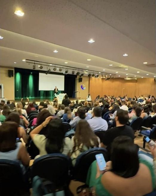 Auditório lotado em evento corporativo produzido pela Panorama em Goiânia